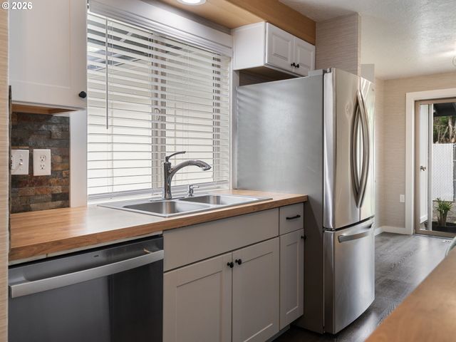 1320 Ne 17TH St, Gresham, OR 97030