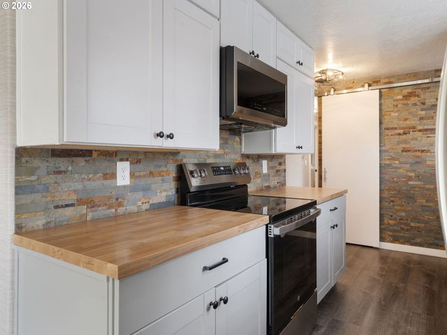 1320 Ne 17TH St, Gresham, OR 97030