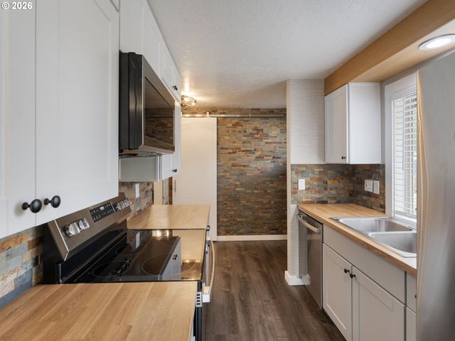 1320 Ne 17TH St, Gresham, OR 97030
