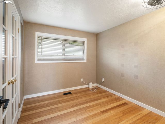 1320 Ne 17TH St, Gresham, OR 97030