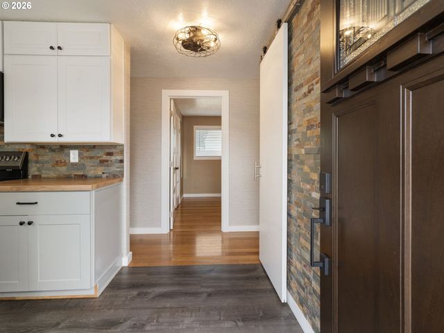 1320 Ne 17TH St, Gresham, OR 97030