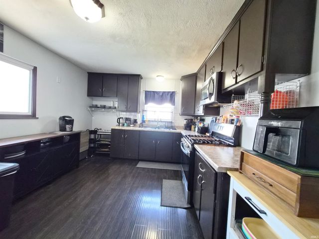 1608 Hickory Place, Goshen, IN 46526