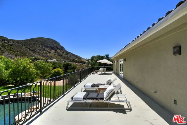 29677 Mulholland Highway, Agoura Hills, CA 91301