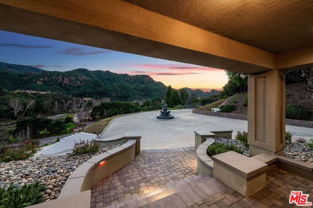 29677 Mulholland Highway, Agoura Hills, CA 91301