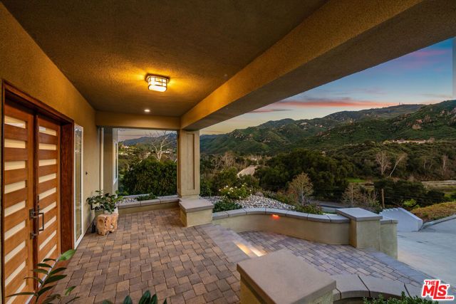 29677 Mulholland Highway, Agoura Hills, CA 91301