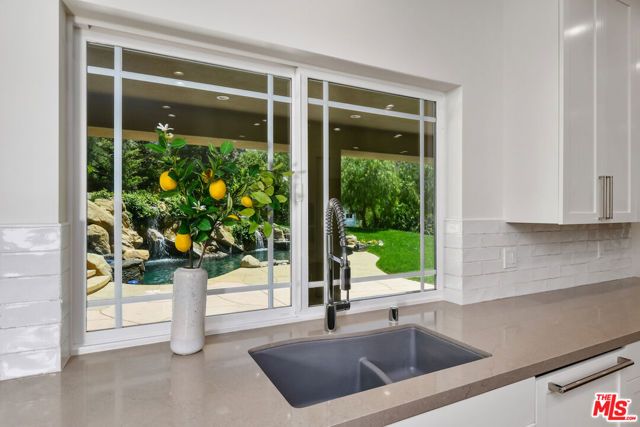 29677 Mulholland Highway, Agoura Hills, CA 91301