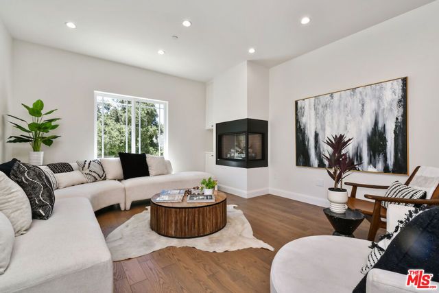 29677 Mulholland Highway, Agoura Hills, CA 91301