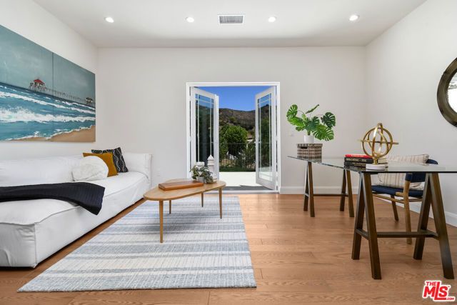 29677 Mulholland Highway, Agoura Hills, CA 91301