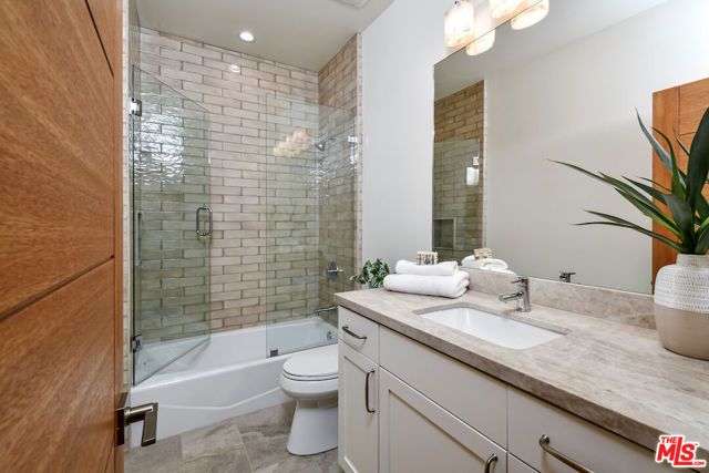 29677 Mulholland Highway, Agoura Hills, CA 91301