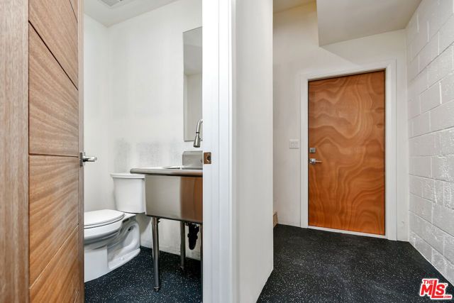 29677 Mulholland Highway, Agoura Hills, CA 91301