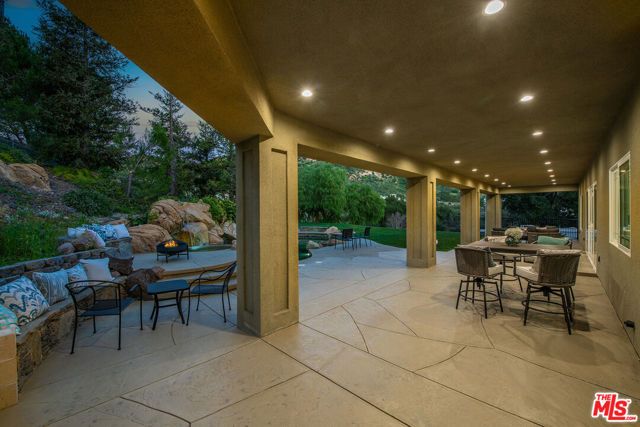 29677 Mulholland Highway, Agoura Hills, CA 91301