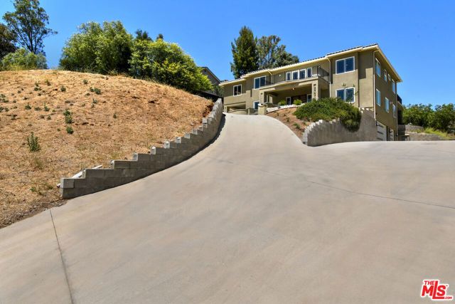 29677 Mulholland Highway, Agoura Hills, CA 91301