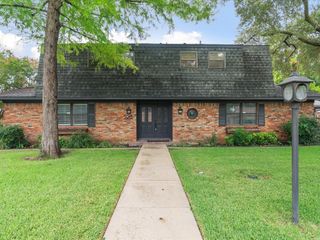 5913 Meredith Lane, Edgecliff Village, TX 76134