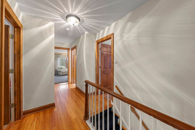 909 S Wheaton Avenue, Wheaton, IL 60189