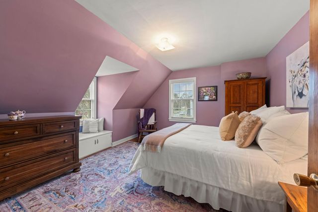 909 S Wheaton Avenue, Wheaton, IL 60189