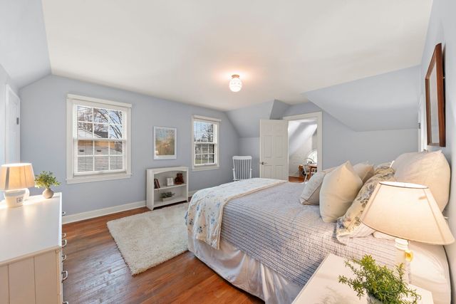 909 S Wheaton Avenue, Wheaton, IL 60189