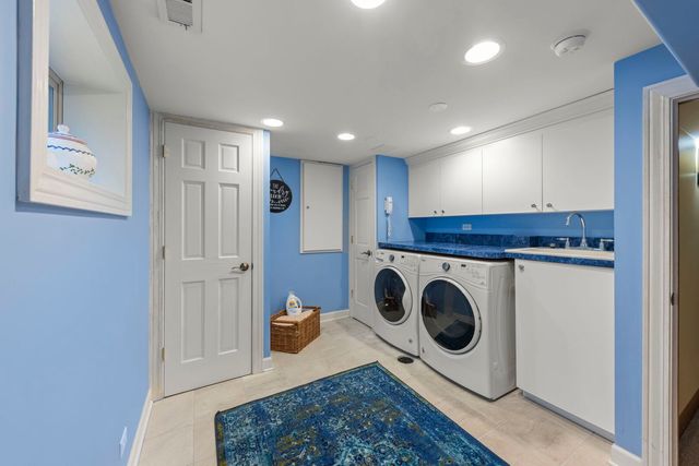 909 S Wheaton Avenue, Wheaton, IL 60189