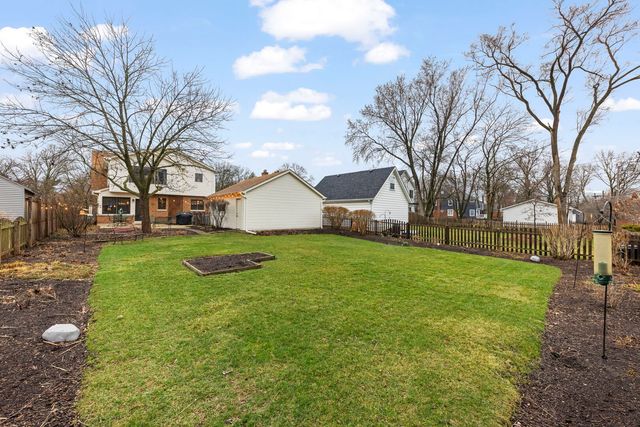 909 S Wheaton Avenue, Wheaton, IL 60189