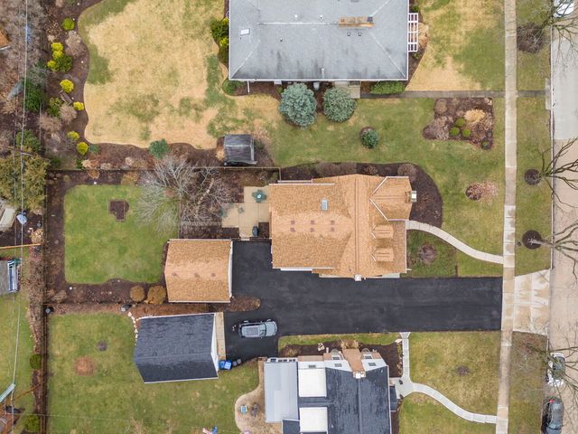 909 S Wheaton Avenue, Wheaton, IL 60189