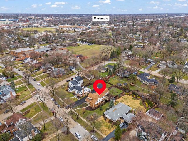 909 S Wheaton Avenue, Wheaton, IL 60189