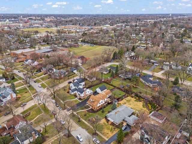 909 S Wheaton Avenue, Wheaton, IL 60189