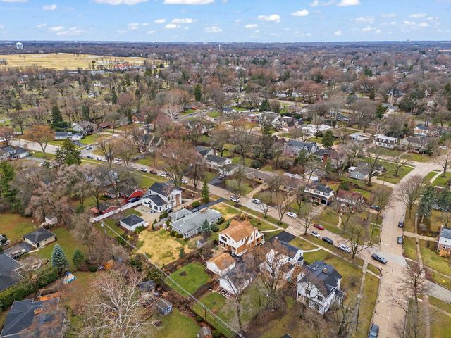 909 S Wheaton Avenue, Wheaton, IL 60189