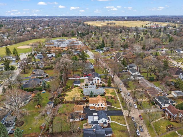 909 S Wheaton Avenue, Wheaton, IL 60189