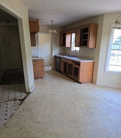 215 Warren Cir, Shelbyville, TN 37160