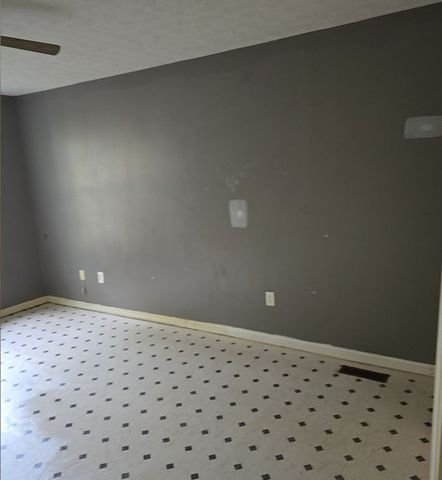 215 Warren Cir, Shelbyville, TN 37160
