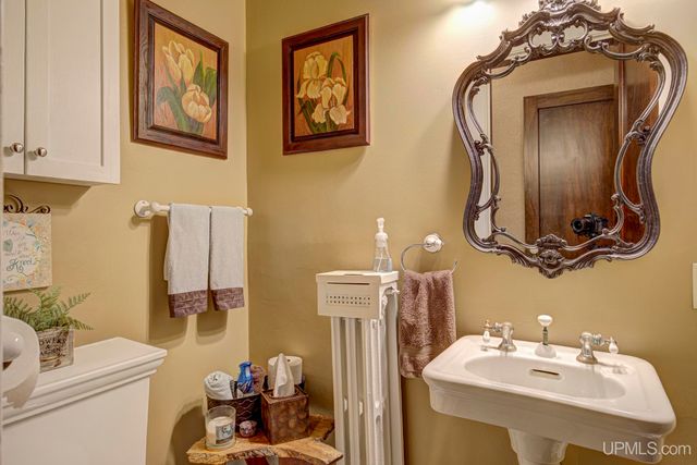 817 W Brown Street, Iron Mountain, MI 49801