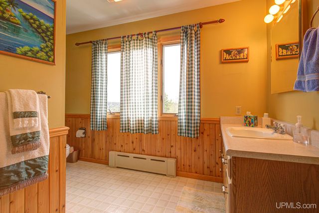 817 W Brown Street, Iron Mountain, MI 49801