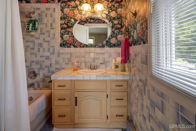 817 W Brown Street, Iron Mountain, MI 49801