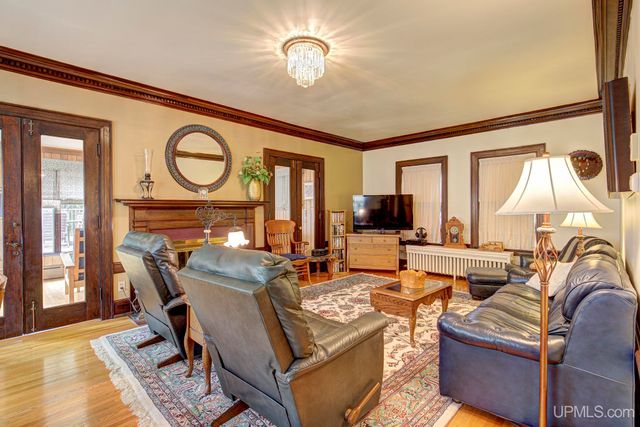 817 W Brown Street, Iron Mountain, MI 49801