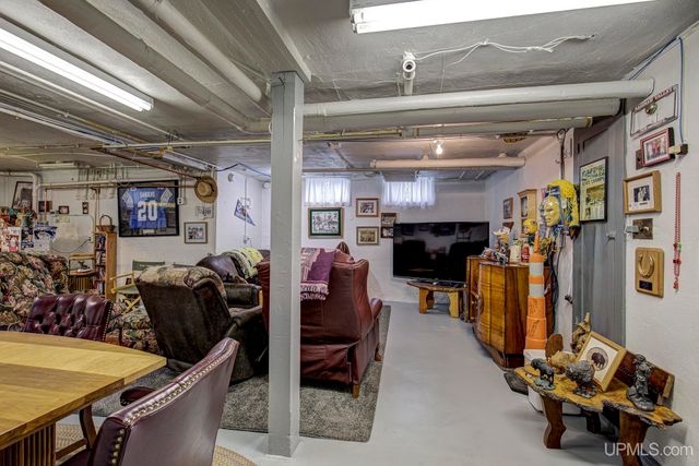 817 W Brown Street, Iron Mountain, MI 49801