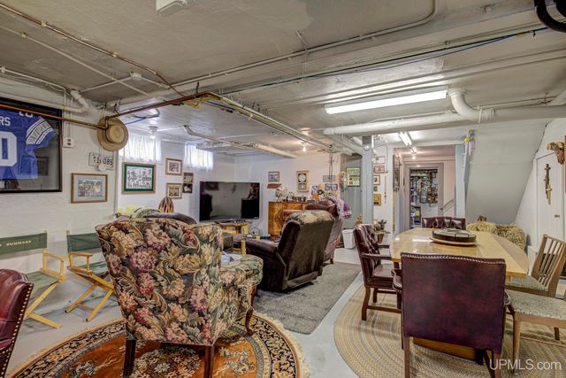 817 W Brown Street, Iron Mountain, MI 49801