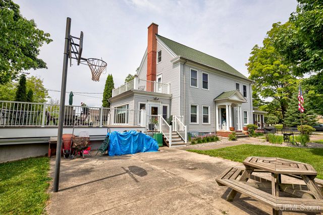 817 W Brown Street, Iron Mountain, MI 49801