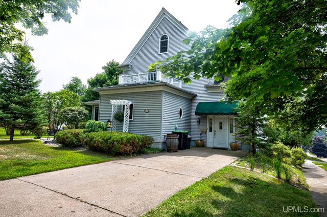 817 W Brown Street, Iron Mountain, MI 49801