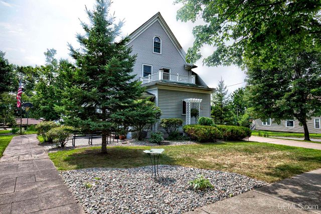 817 W Brown Street, Iron Mountain, MI 49801