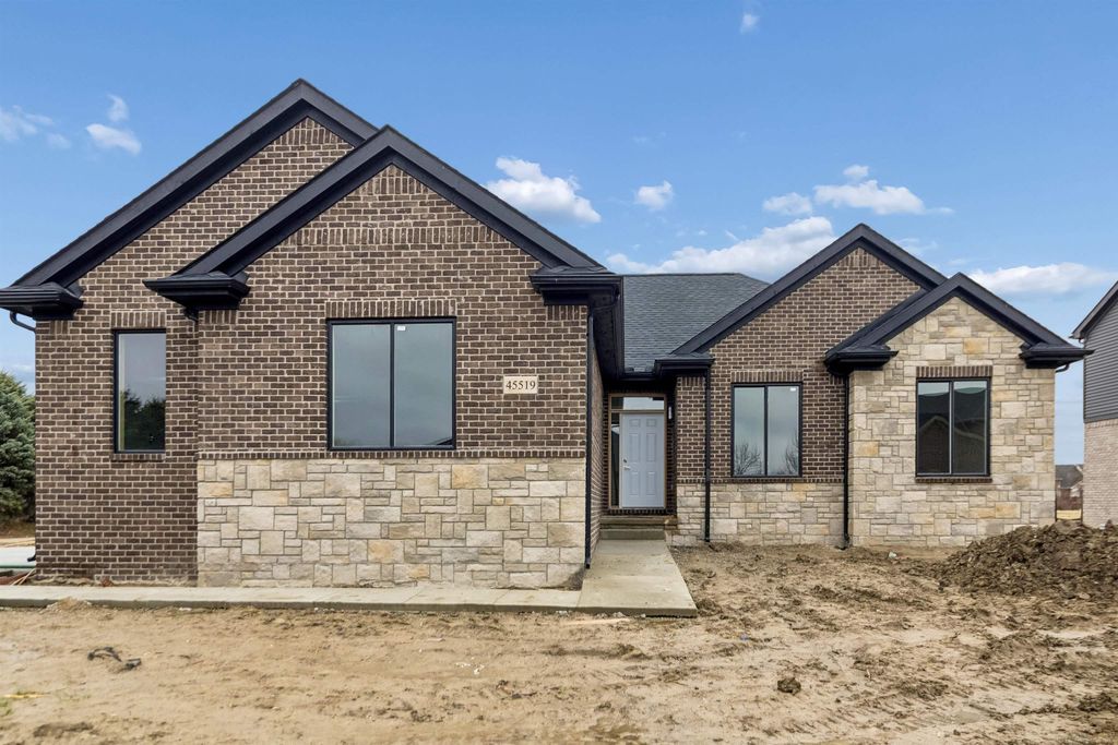 45519 Gable Drive, Macomb Twp, MI 48044