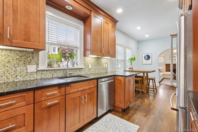 148 Chelsea Street, Hawthorne, NY 10532