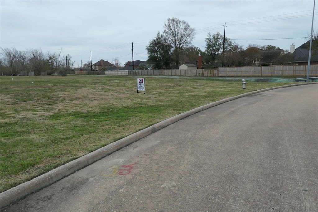 219 Mossey Oak Drive, Baytown, TX 77520