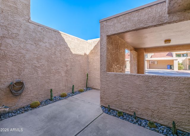 41 E BETTY ELYSE Lane, Phoenix, AZ 85022