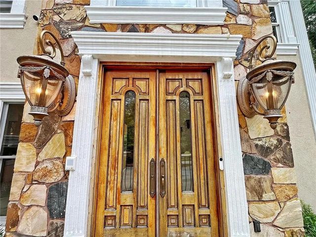 6709 Wooded Cove Court, Flowery Branch, GA 30542