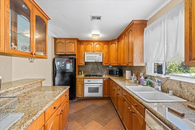 9370 Dorrington, Arleta, CA 91331