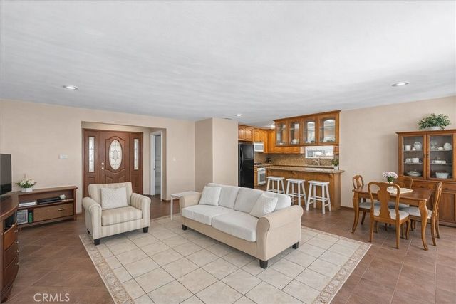 9370 Dorrington, Arleta, CA 91331