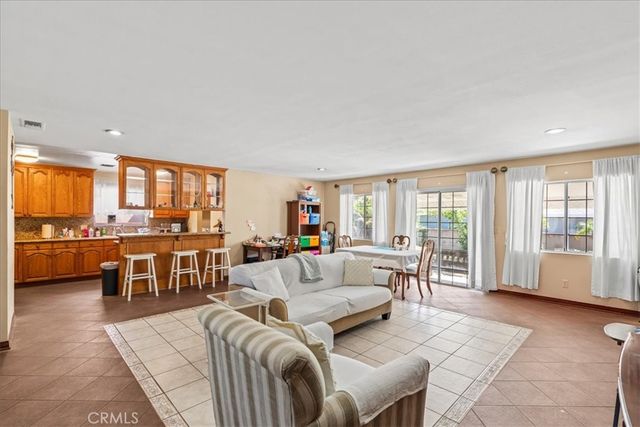 9370 Dorrington, Arleta, CA 91331