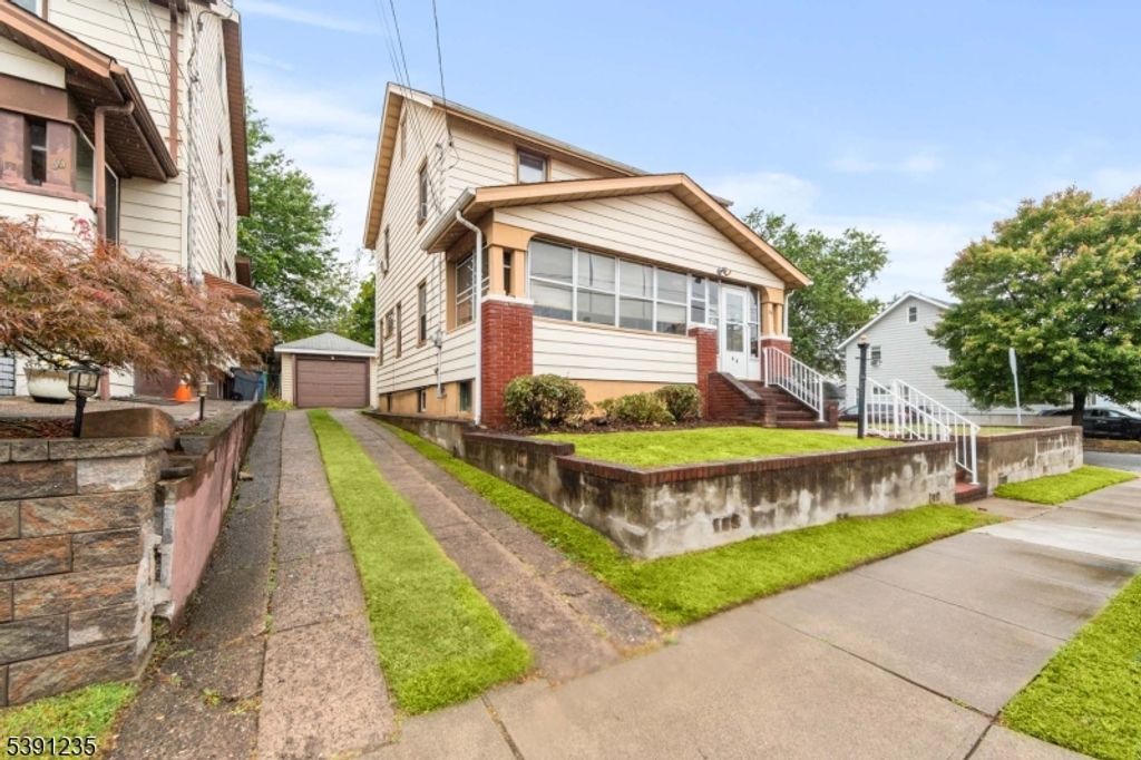 64 E 8th St, Clifton City, NJ 07011