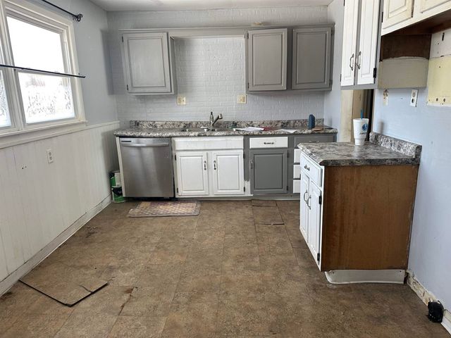 1902 S Roosevelt St, Wichita, KS 67218