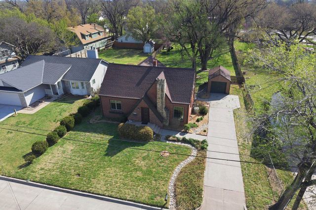 1554 N Woodrow Ct, Wichita, KS 67203