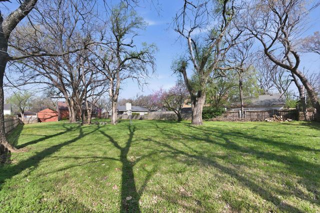 1554 N Woodrow Ct, Wichita, KS 67203